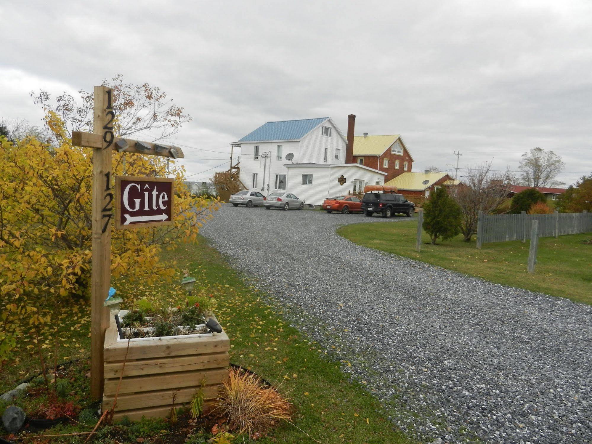 Gite La Ptite Falaise Bed&Breakfast Sainte Anne-des-Chênes Extérieur photo